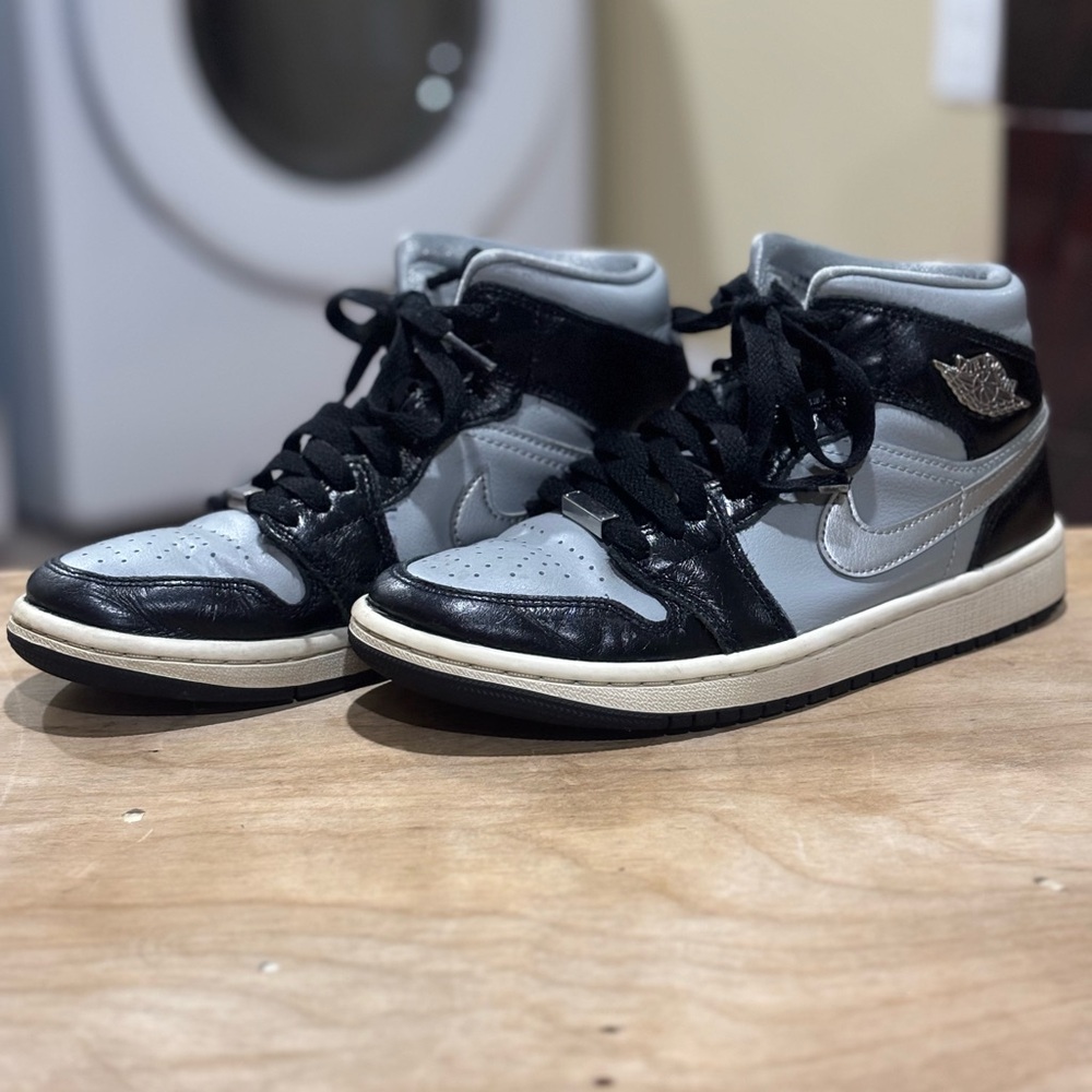 Nike Women's Air Jordan 1 Mid SE Shoes SZ 6 Black Chrome Silver Gray FB9892-002
